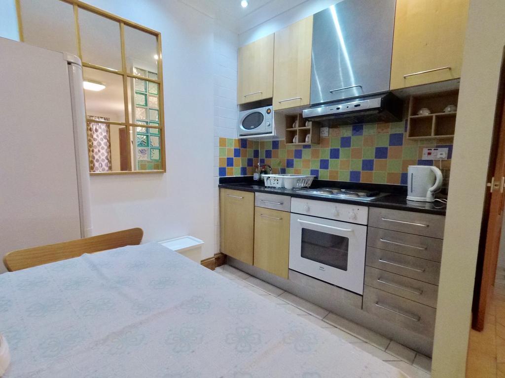 Appartamento Flat 1 At 6 Taunton Mews Londra Esterno foto